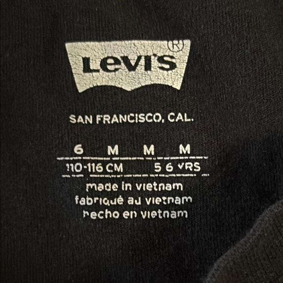 Levi's Kids black Long Sleeve Tee logo, size 5-6 - Picture 2 of 7